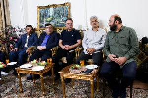 حضور سرپرست سازمان نظام مهندسی ساختمان کشور در منزل شهید دکتر سید امیرحسین فقهی، دانشمند هسته‌ای